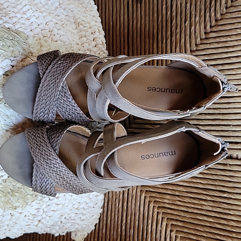 NWOT, Maurices Janae, platform wedge strappy sandals, taupe size 8M - Picture 10 of 13